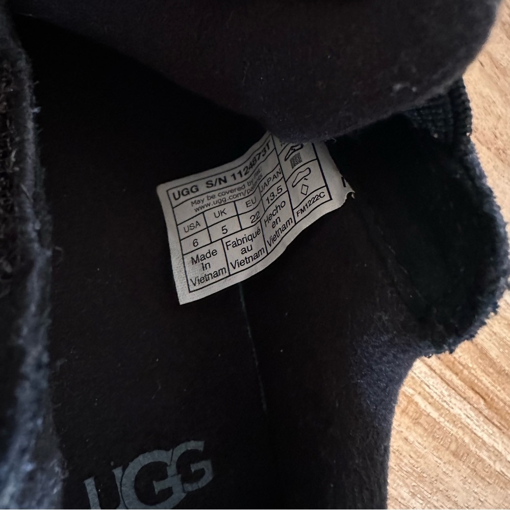 UGG Rennon Low Black Suede Kids Toddler Boy Girl Sneakers Size 6 - Picture 9 of 9